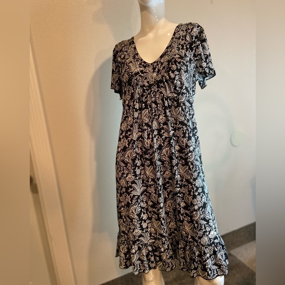Victoria Harbour~Floral V-Neck Dress~Rhinestone Embellishment~Ruffle Hem~Size L
